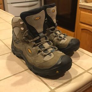 Men’s keen hiking boots